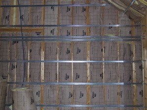 mur revêtu de panneaux de laine de verre